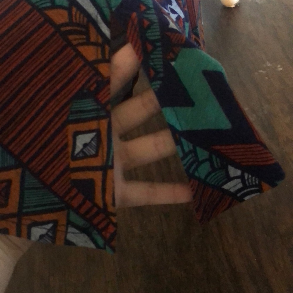 Lularoe Perfect Tee - Picture 2 of 2